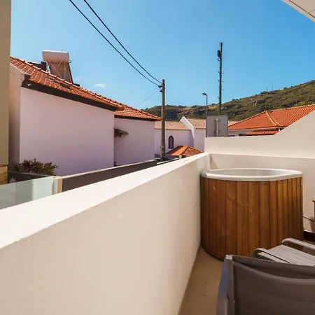 Guestready - Steps From • Champagne Pool Apartment Machico (Madeira)